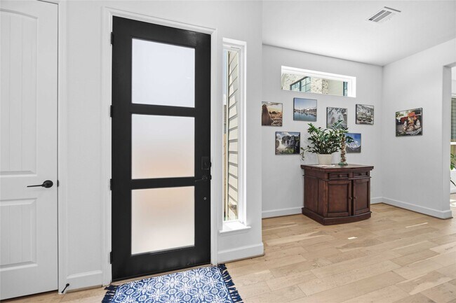 Foto del edificio - 723 W 16th St