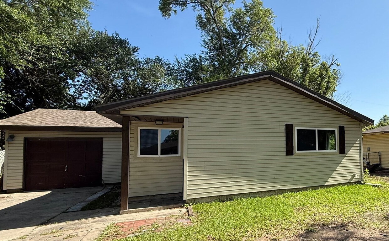 Primary Photo - 3 Bedroom home for RENT in Orange