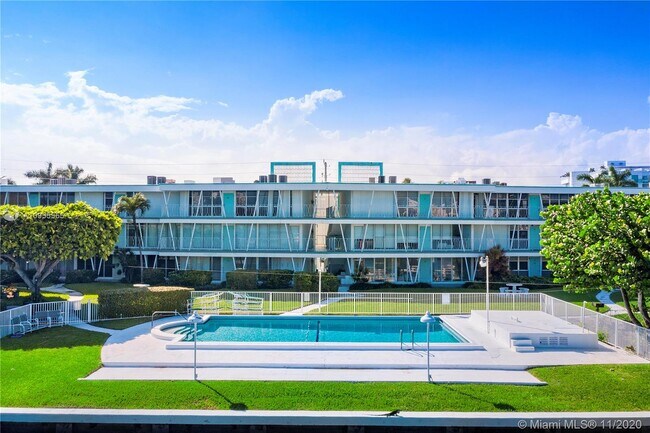 Building Photo - 10143 E Bay Harbor Dr