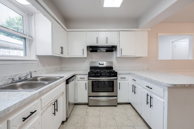 Foto del edificio - 4713 Newport Dr