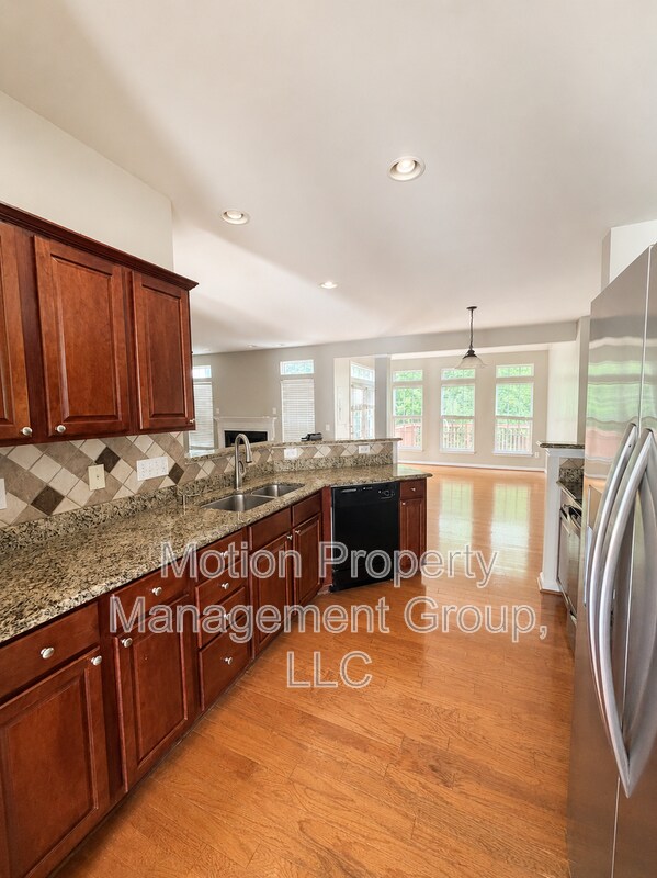 Building Photo - 6000 Boathouse Ln