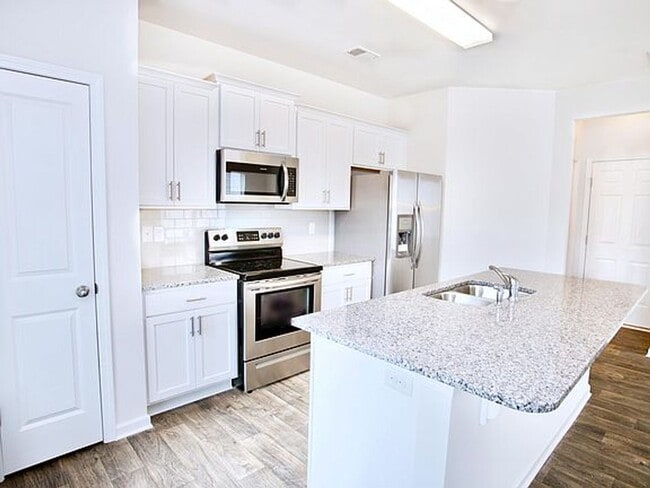 Foto del edificio - Cozy 3 Bed, 2 Bath Townhome