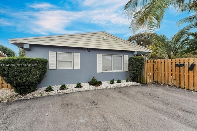 Foto del edificio - 1120 SW 30th St