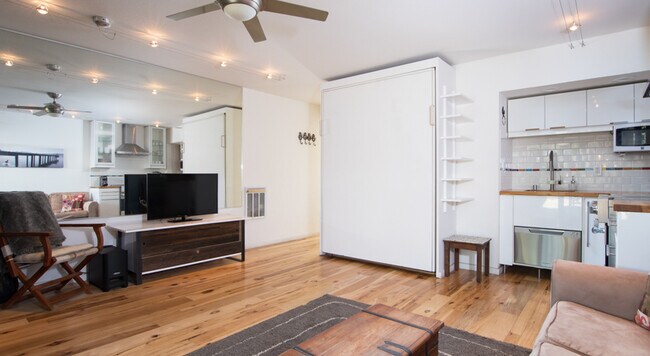 Foto del edificio - 7610 N Lake Blvd