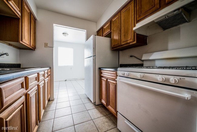 Building Photo - 2 br, 1 bath Apartment - 1677 State St