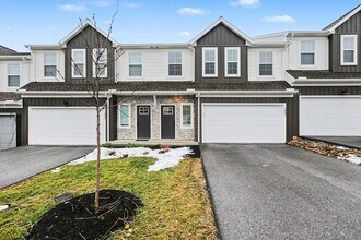 Building Photo - 7867 Oakbrook Dr