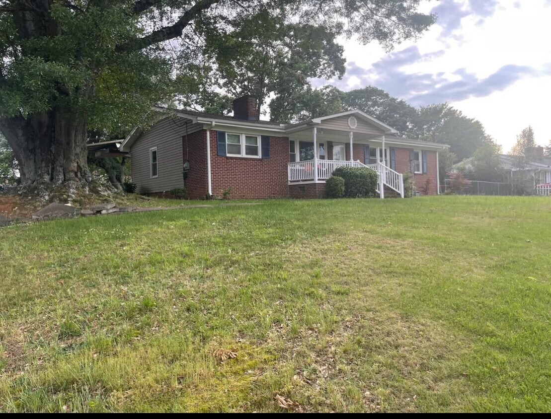 Foto principal - 6 Brushy Creek Rd