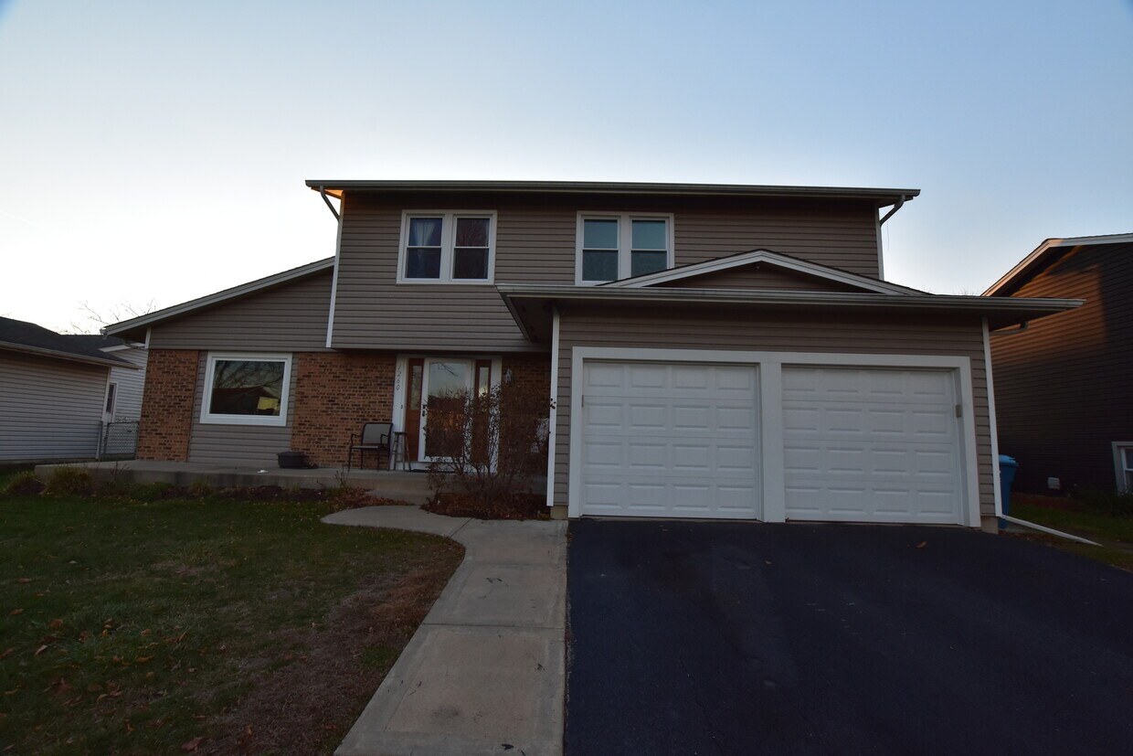 Foto principal - 1260 Arrowwood Ct