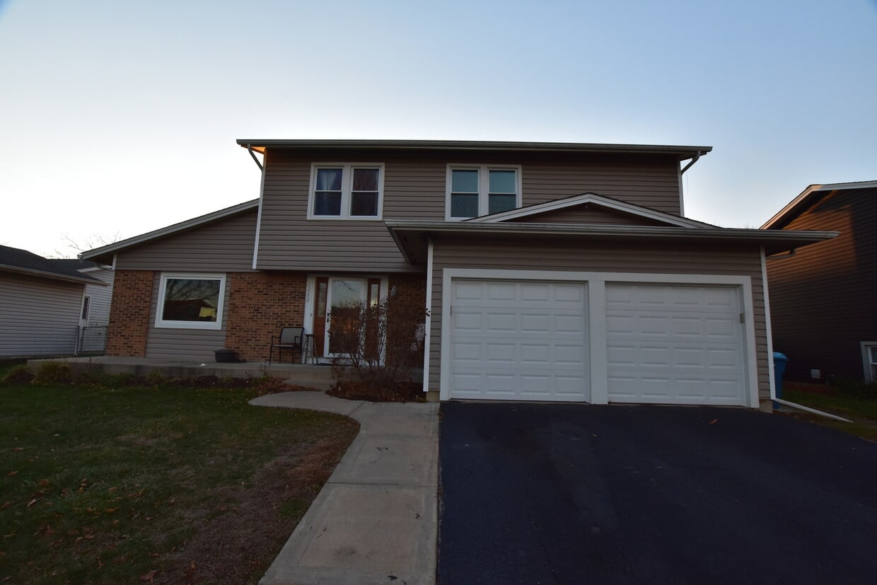 Primary Photo - 1260 Arrowwood Ct
