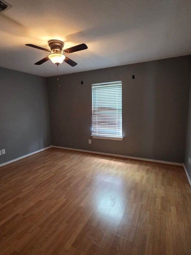 Foto del edificio - 3367 Angel Ln