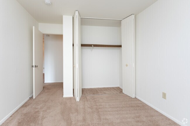 2BR, 1.5BA - Mission Hills