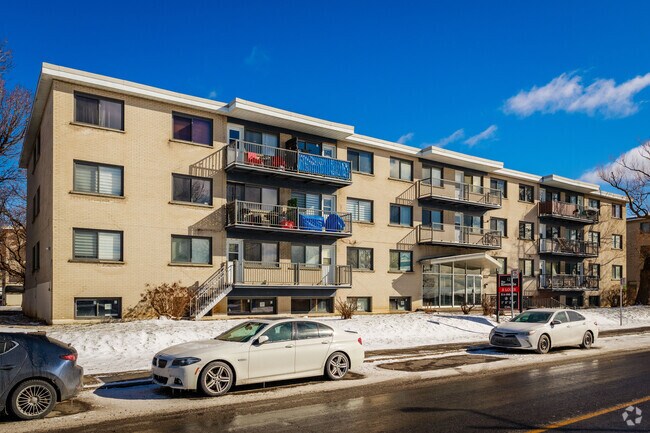 Photo du bâtiment - 9400 Rue Centrale