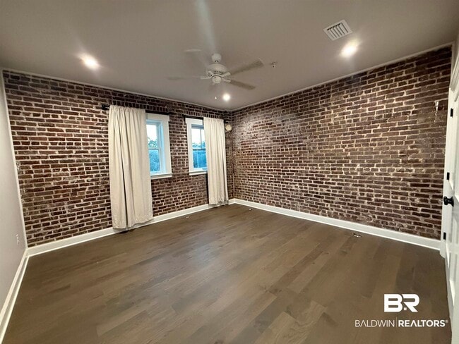 Building Photo - 102 N Alston St
