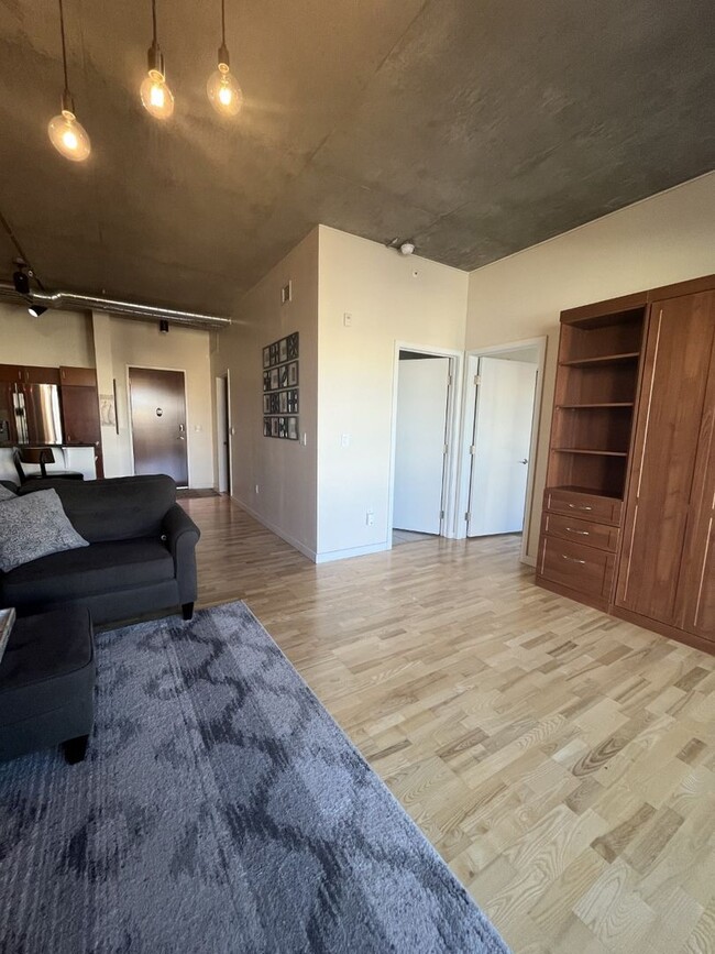 Building Photo - Available May 10th, 2025-Beautiful and Spa...