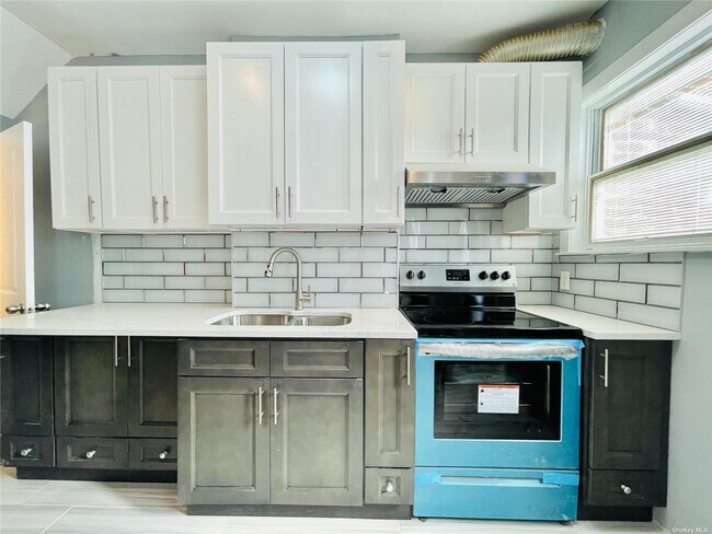 Foto del edificio - 66-28 Saunders St