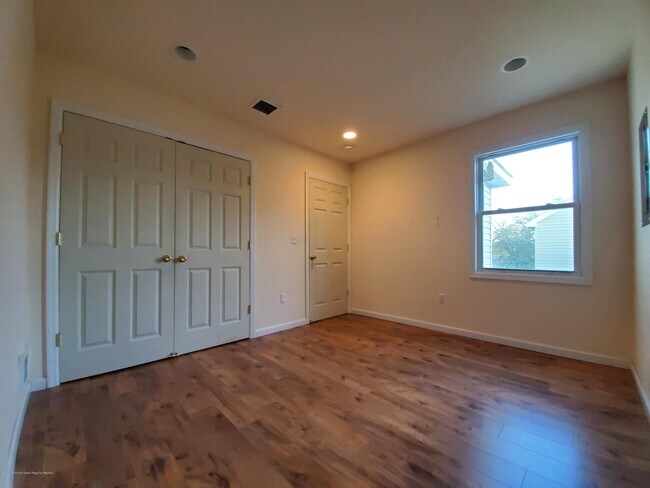 Foto del edificio - 17 Pine View Ave