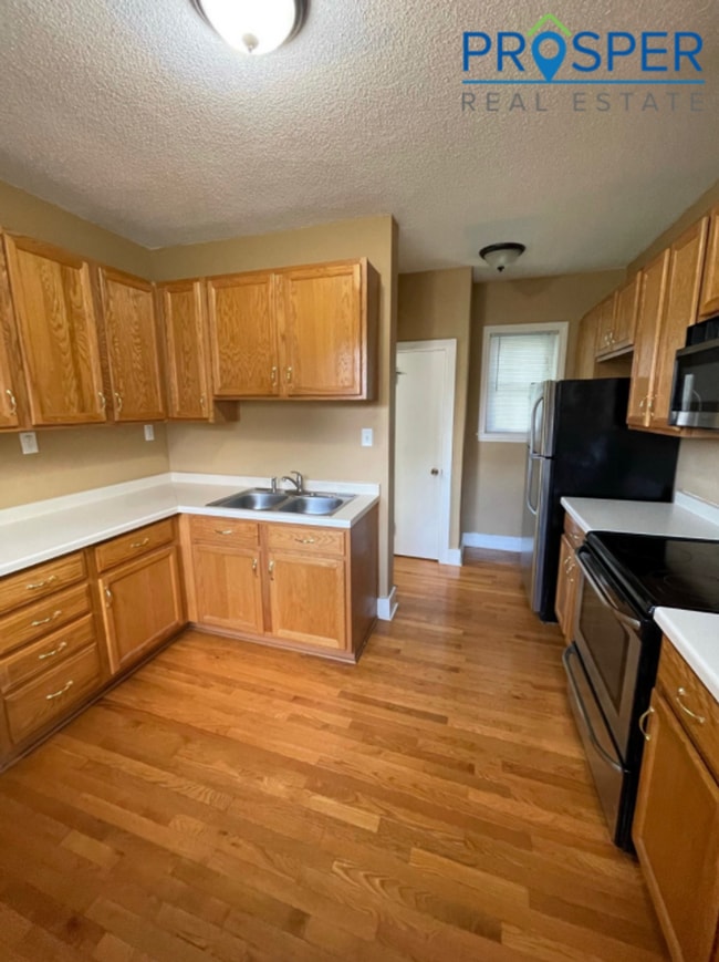 Building Photo - FI1329