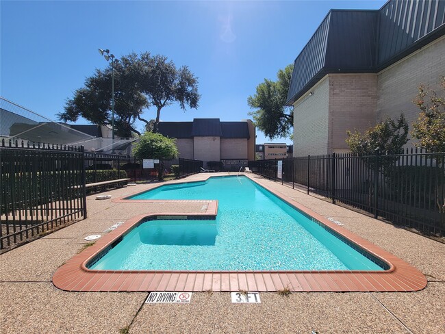 Building Photo - 8435 Hearth Dr