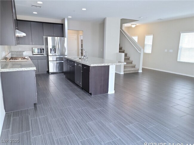 Building Photo - 385 Ambitious St