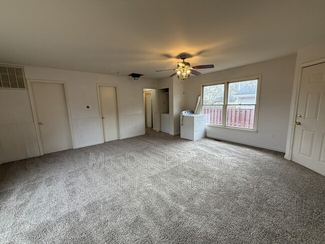 Building Photo - 227 Bend Farm Rd