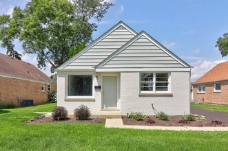 Building Photo - 112 Iowa Ave