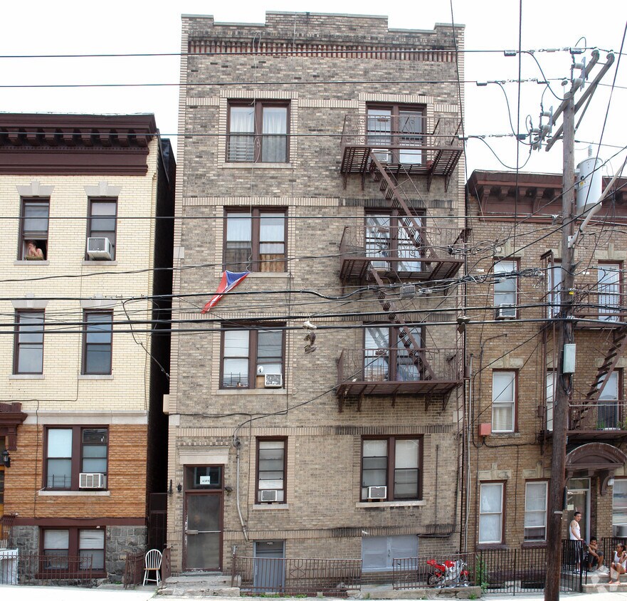 Building Photo - 6306 Broadway