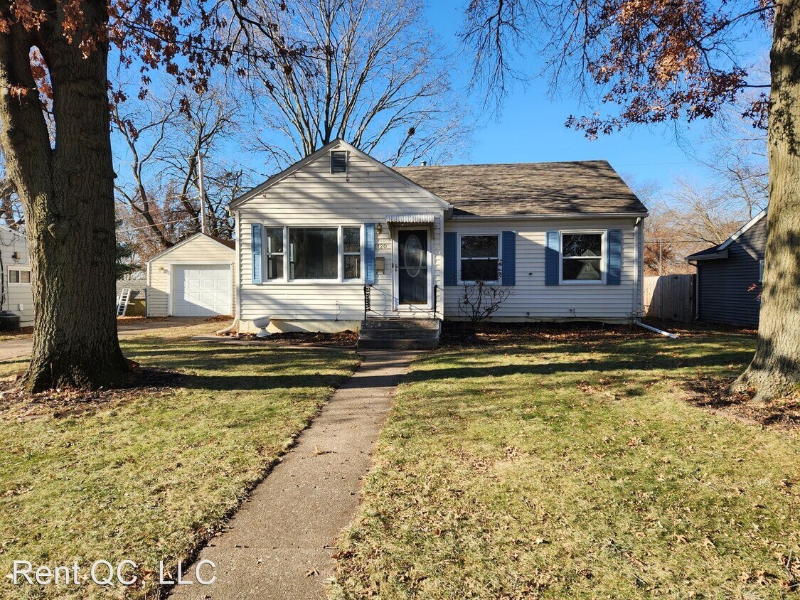 3 br, 1.5 bath House 1120 15th St House for Rent in Bettendorf, IA