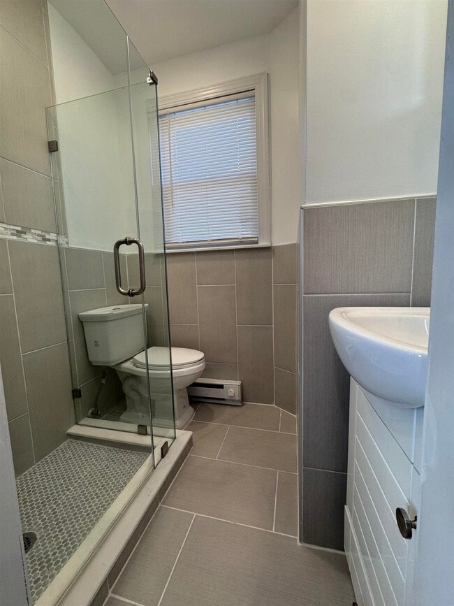 Building Photo - 14 River St