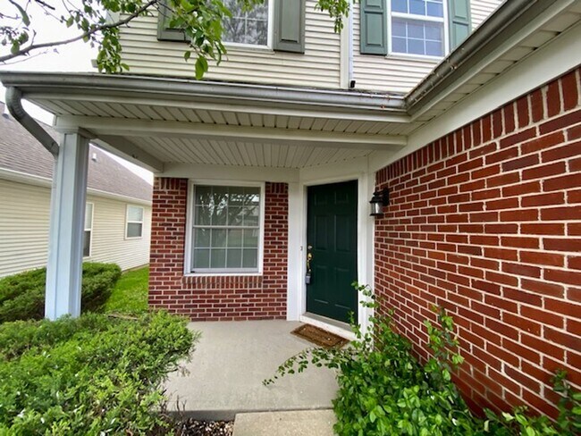 Building Photo - Stunning 3 Bedroom 2.5 Bathroom Home in La...
