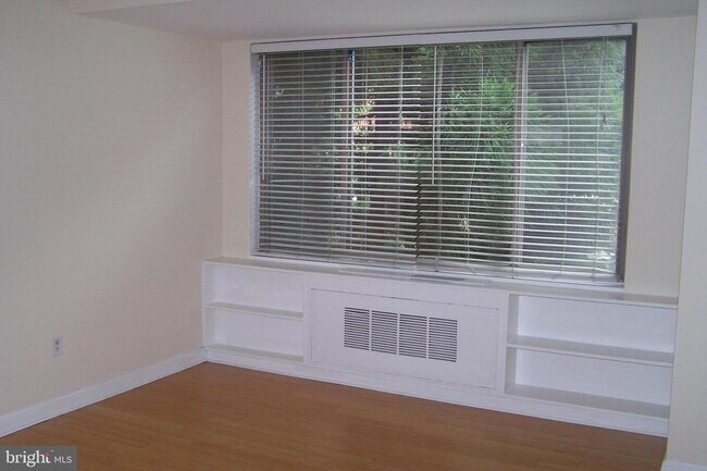 Foto del edificio - 1121 Arlington Blvd
