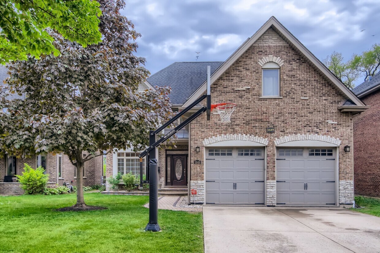 Foto principal - 1649 E Greenleaf Ave