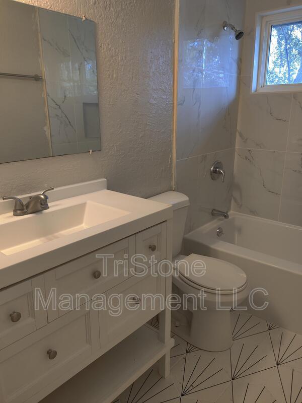 Building Photo - 3106 Erskine Dr