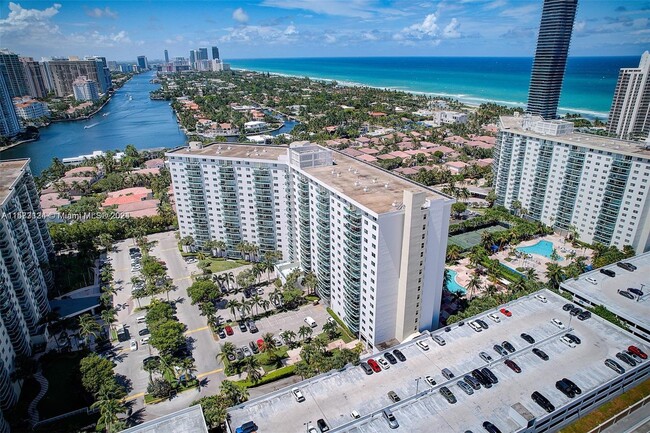 Foto del edificio - 19380 Collins Ave