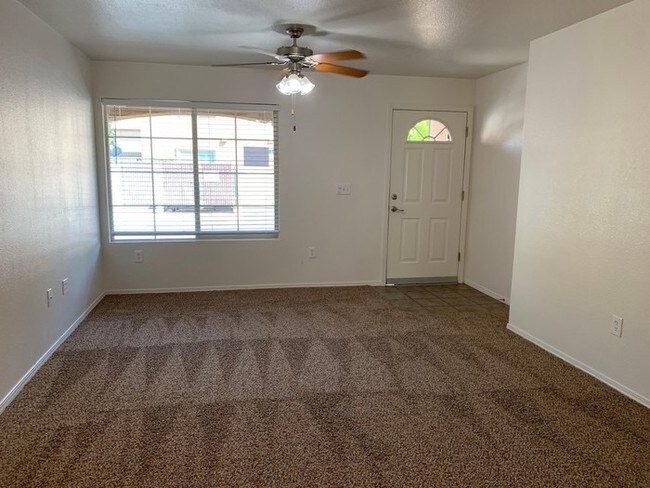 Foto del edificio - 4329 W Walnut Ave