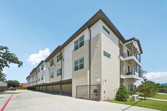 Building Photo - 6418 Maple Ave