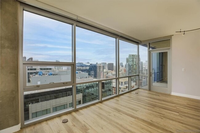Building Photo - 321 Tenth Ave