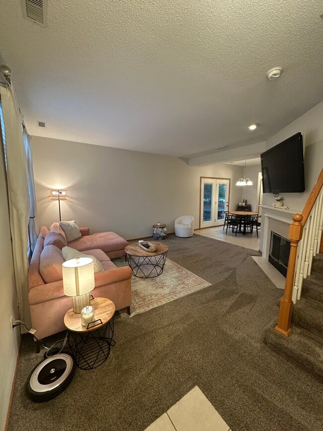 Building Photo - 2132 Ridgeview Cir