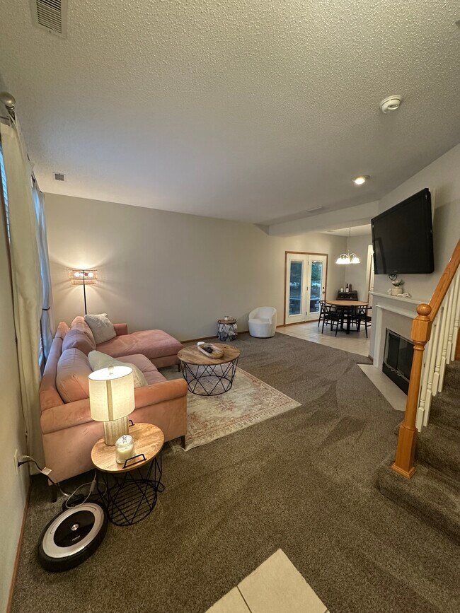 Foto del edificio - 2132 Ridgeview Cir