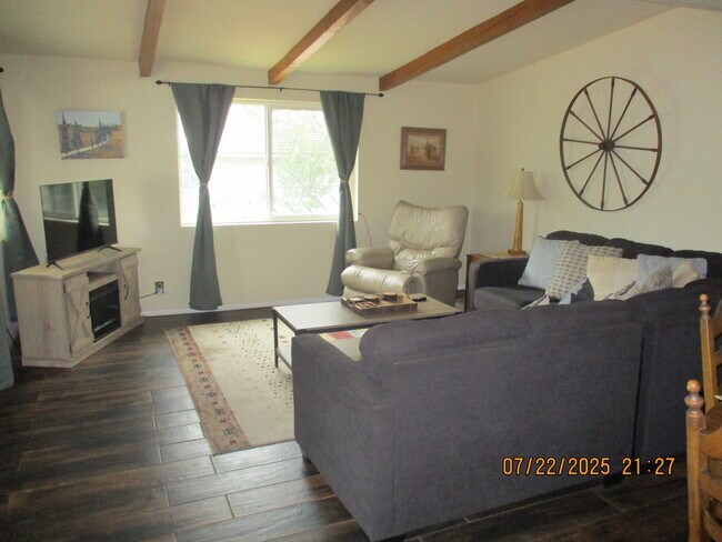 Foto del edificio - 330 S Woodland Rd