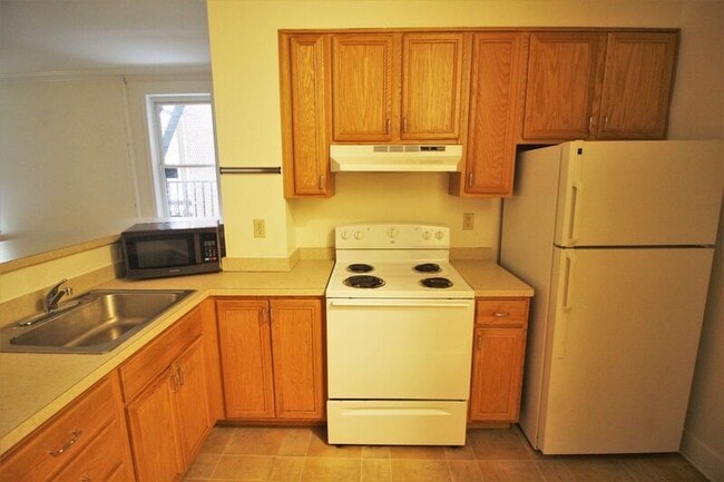 Building Photo - 1011 N Charles St