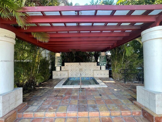 Foto del edificio - 10431 N Kendall Dr