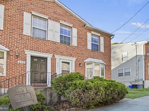 Building Photo - 232 Parker Ave