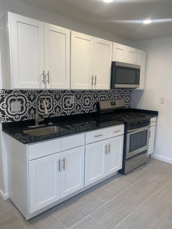 33 Johnston St Unit 2, Newburgh, NY 12550 Apartments in Newburgh, NY