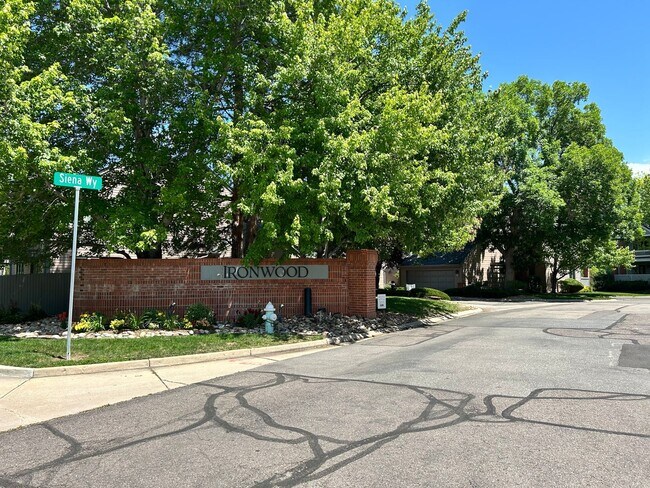 Foto del edificio - Gorgeous 4 Bedroom Townhome Steps from Boulder Country Club