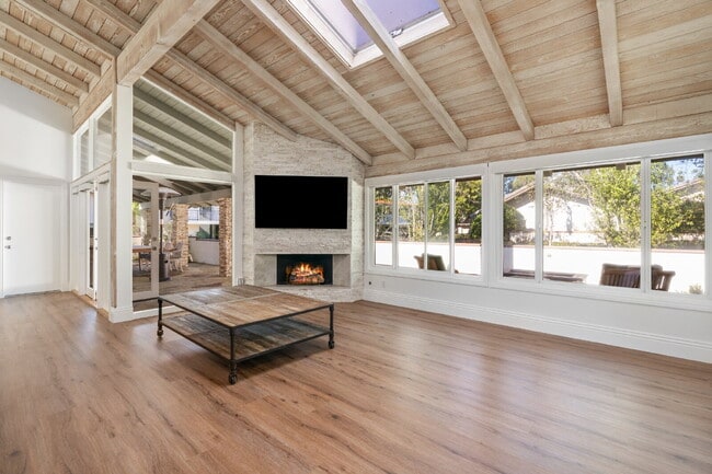 Foto del edificio - Gorgeous Fully Remodeled Home in The Bluffs Extra Large Patio