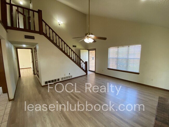 Foto del edificio - 2 story 3 bed 2.5 bath 2 car garage