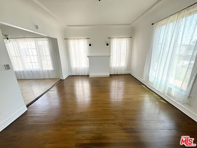 Foto del edificio - 1525 1/2 Orange Grove Ave