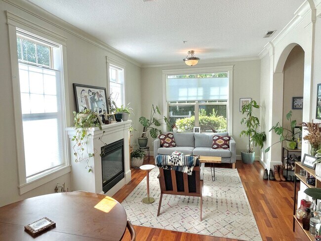 Foto del edificio - Corner unit townhouse in Piedmont condominium community