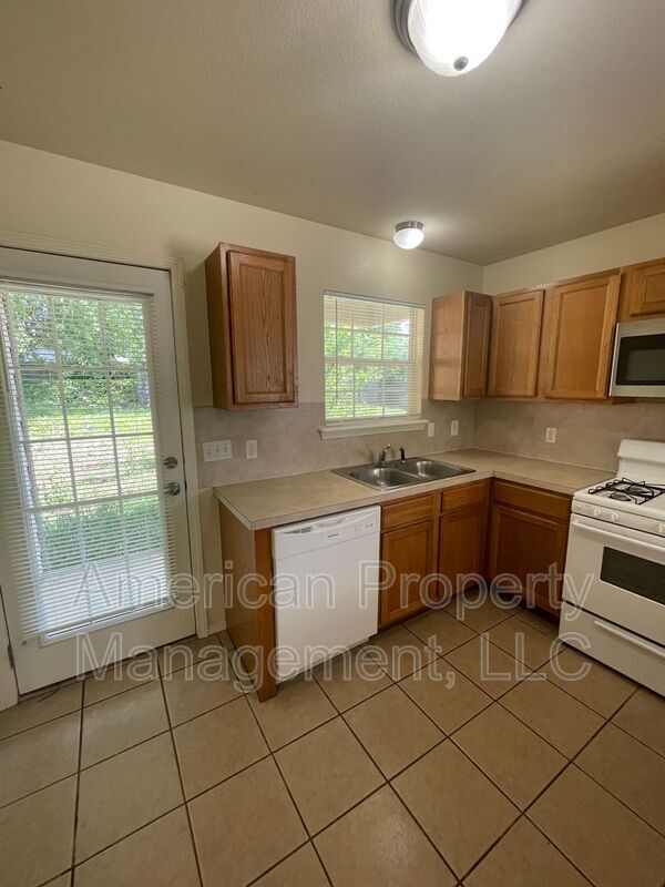 Foto del edificio - 2028-P2028 W 57th St