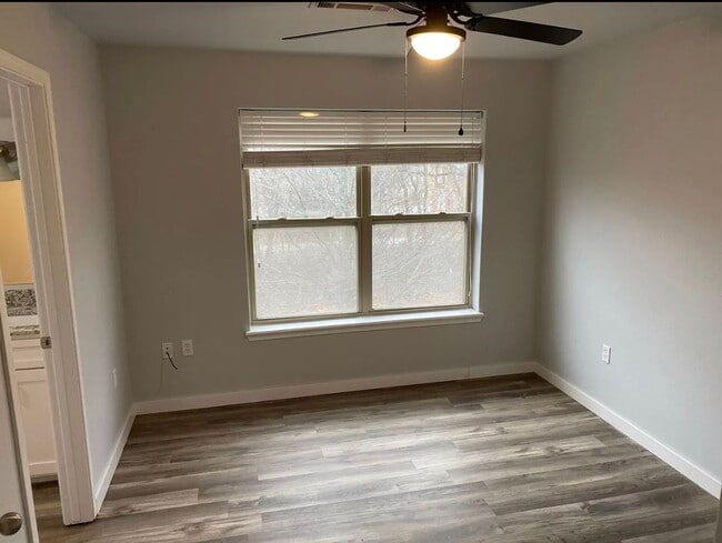 Foto del edificio - 3BD / 2.5BA Completely Remodeled Townhome W/ Garage, Minutes From UofA Campus